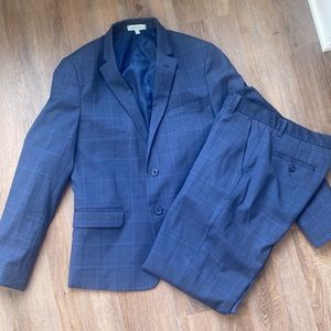 Dillard’s Class Club Boys Suit and shirt Size 18 Worn once